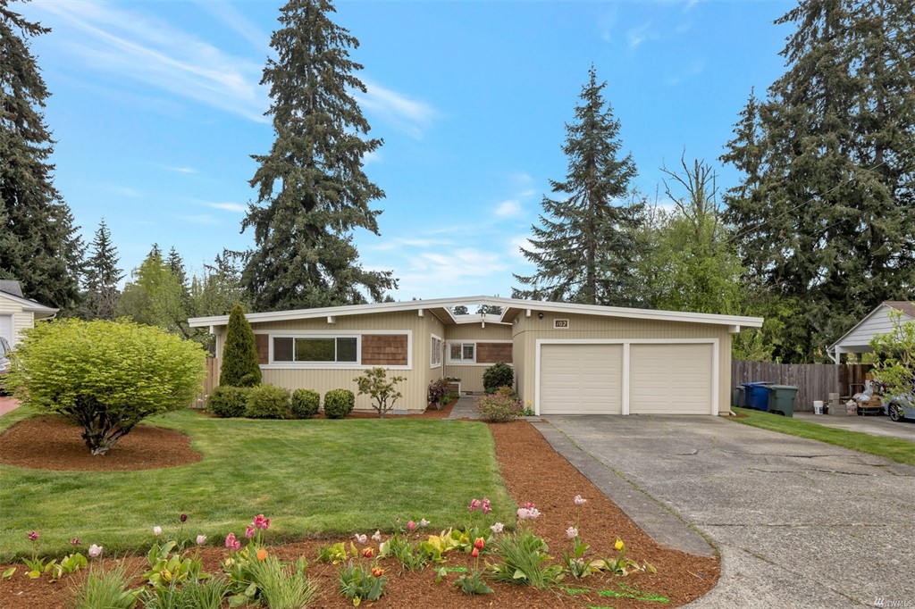 153rd-Bellevue-front
